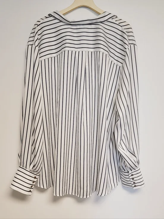 Ryegrass NWT Womens Size 1X White/Navy Striped Button Collared V-Neck Long Slee - Picture 8 of 9